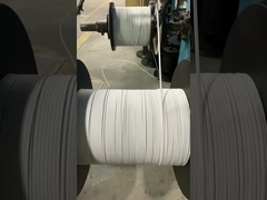 Schmetterlingsförmige Einführung des optischen Kabels