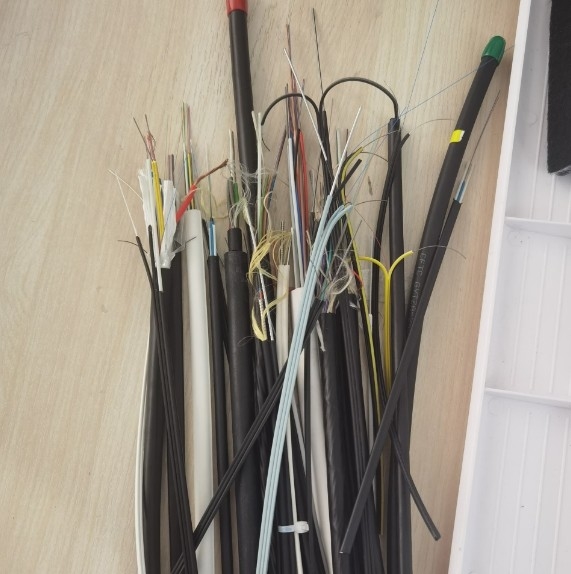 Wetterdichtes Ein-Modus-FTTH-Indoor-Dropkabel 1-12 Kern für nahtlose Verbindung
