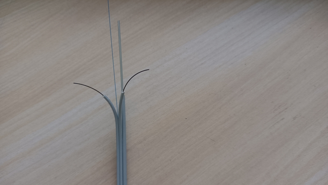 Blaues Außenkabel für die Installation von FTTH-Netzwerken