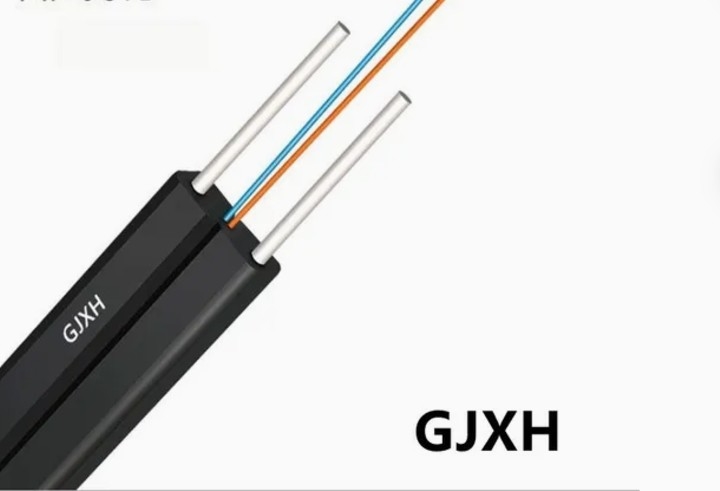 4 Kerne Innenraum FTTH Drop Kabel GJXH/GJXFH Bogen-Type Stahl/FRP Festigkeitsmitglied