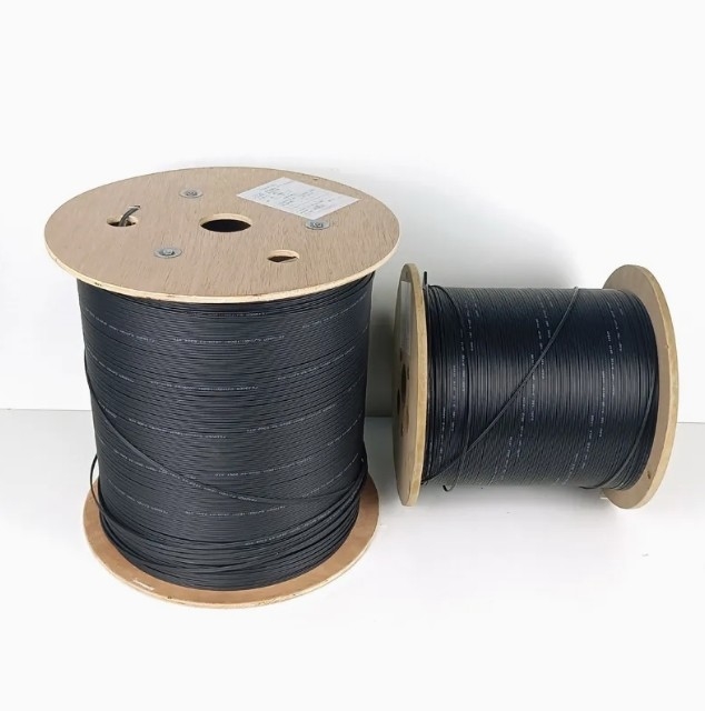 Outdoor-Metallfaser-Glasfaserkabel in Schmetterlingsform mit 1 Kern eingeführt