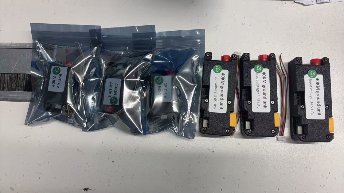 Geheime Beschichtung Jackenmaterial FPV Quadcopter Drohne 25km/Rolle Interne zu Externe Verkabelung FC-Anschlusstyp Für Hohe Zugfestigkeit