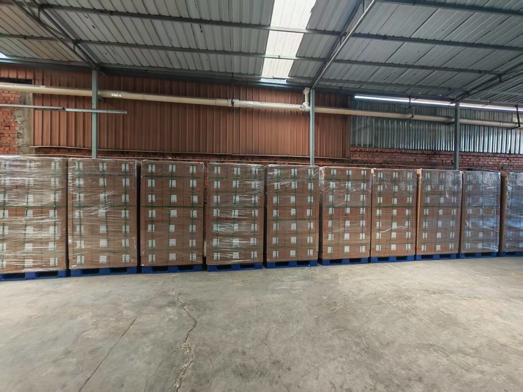 Schmetterlingsförmige Einführung des optischen Kabels